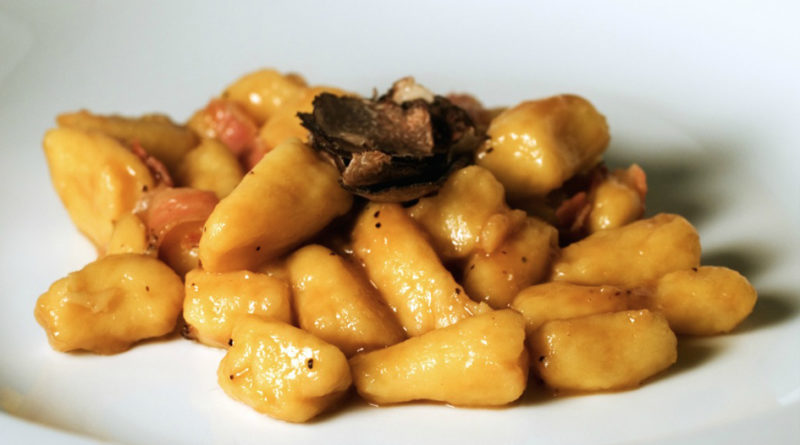 Gnocchi di patata e zucca con tartufo nero brumale